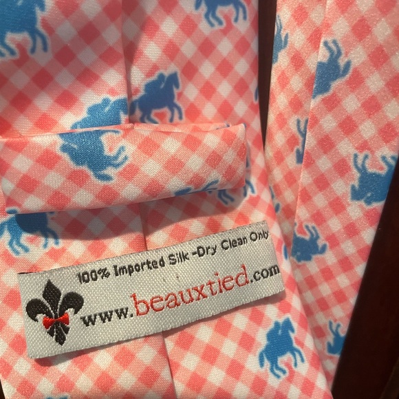 Gentleman Tie - Picture 2 of 4